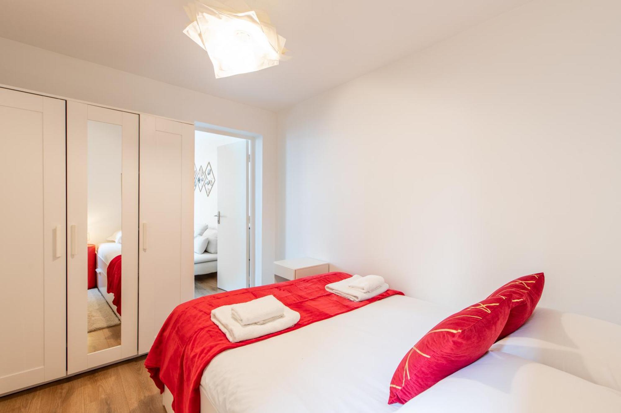 Spacious And Bright 2-Bedroom Large Apartment Very Close To Paris - Near Metro Boulogne-Billancourt Bagian luar foto